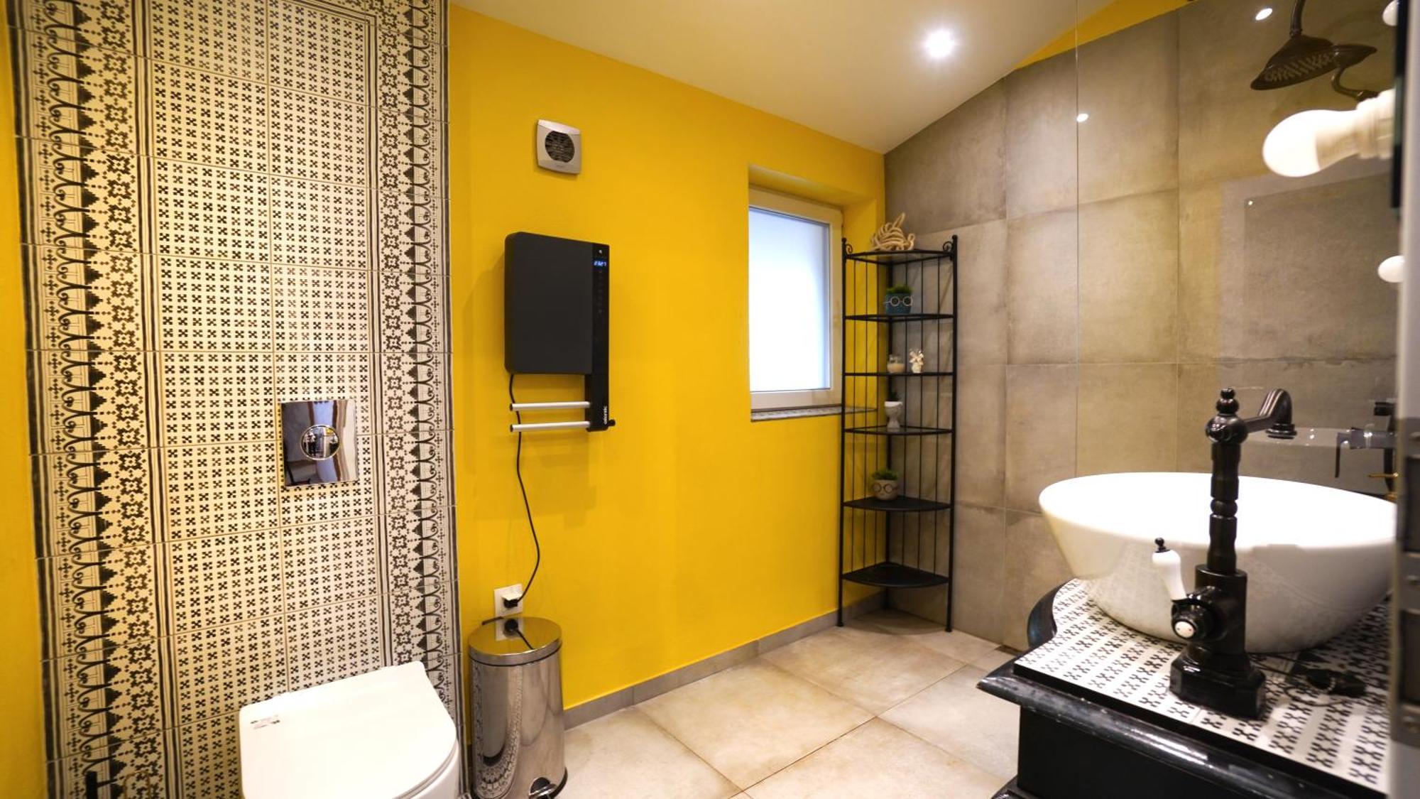 Modern And Spacious 3-bedroom Entire House Apartment *