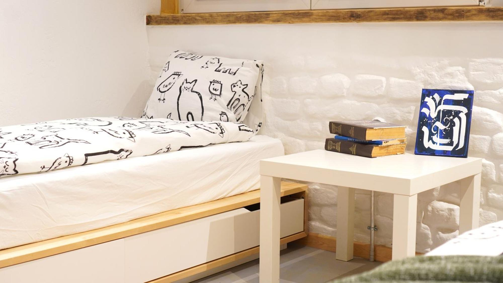 Modern And Spacious 3-bedroom Entire House Apartment *