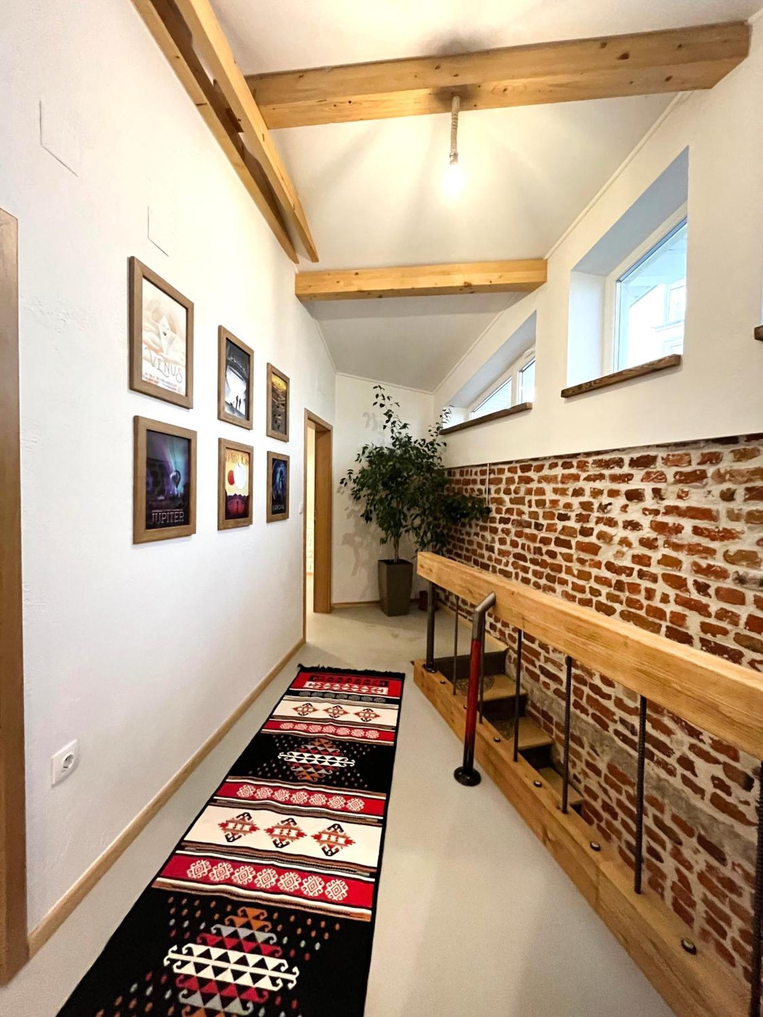 Modern And Spacious 3-bedroom Entire House Apartment Sofia